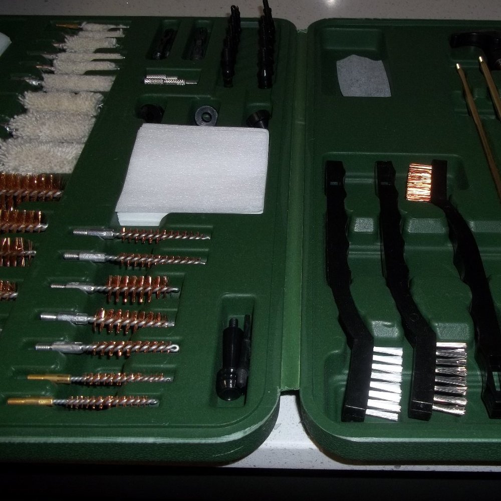 Gun  Cleaning tools/ case  TACTICAL. ATT: SPORTSMEN  prevent injury!